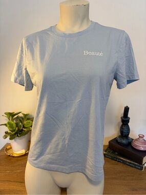 On 34th Macy’s Beauté Embroidered Tee Vast Sky Blue XS